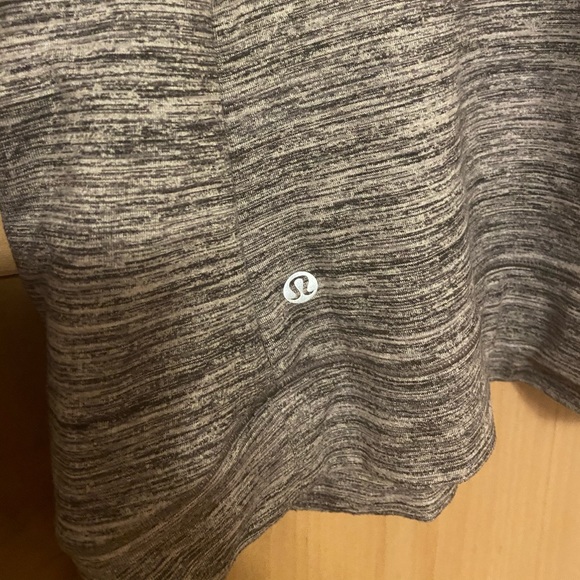 Lulu Lemon Long Sleeve Size 12 - Picture 4 of 6